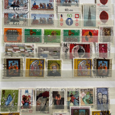 Lot de 40 de timbre teme religioase, picturi