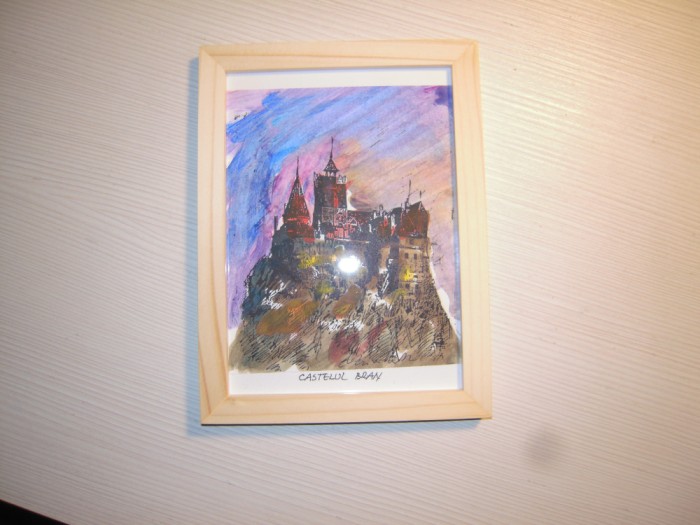 Mic tablou cu o pictura a castelului Bran in acuarela, dimensiune 12x15 cm.