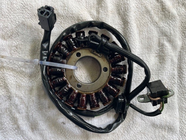 Suzuki SV650 SV 650 (AV) 1999-2002 Stator generator original