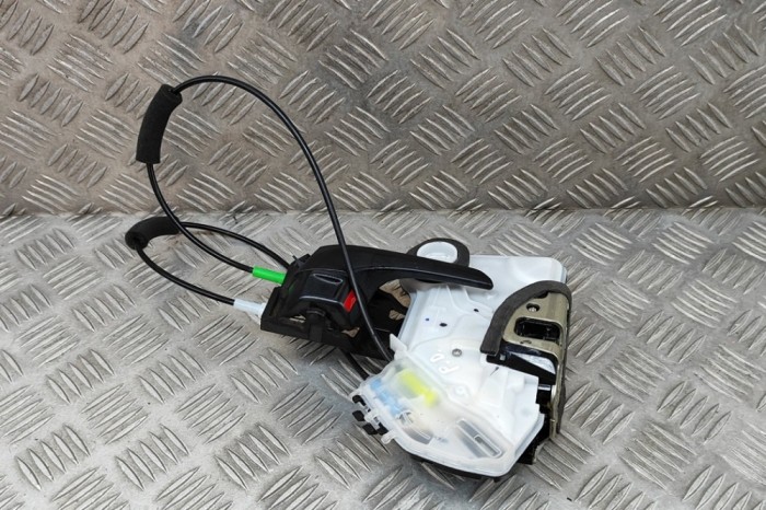 &Icirc;ncuietoare ușă dreapta față TOYOTA HILUX VIII Pick-up _N1_ 2019 OEM: 69030-02470 21640719