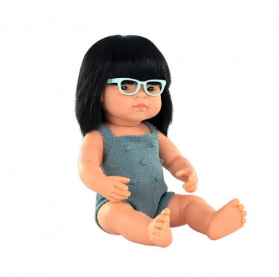Papusa 38 cm, fetita asiatica purtatoare de ochelari, imbracata in salopeta tricotata foto