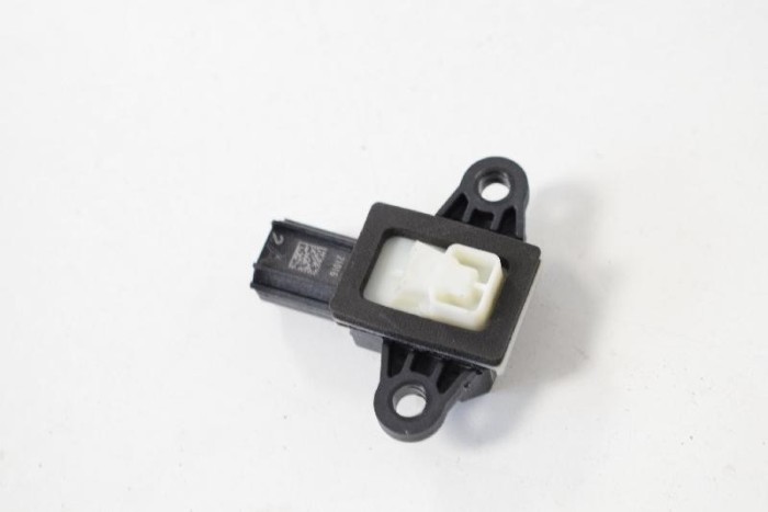 Senzor de impact lateral st&acirc;nga VOLVO V40 Hatchback 2016 OEM: 31360986 10031792