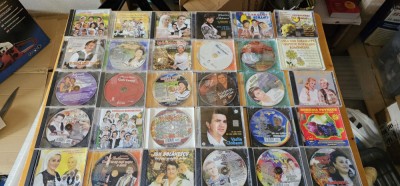 CD POPULARA , LOT 42 BUCATI . foto