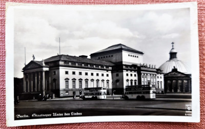 Opera de Stat din Berlin pe bulevardul Unter den Linden - Necirculata foto