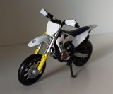 Macheta motocicleta Husqvarna FS 450 Supermoto - Bburago 1/18
