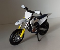 Macheta motocicleta Husqvarna FS 450 Supermoto - Bburago 1/18