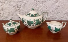 CEAINIC, ZAHARNITA SI LATIERA DIN PORTELAN ENGLEZESC- MARCAJ WEDGWOOD- &quot;NAPOLEON IVY&quot;