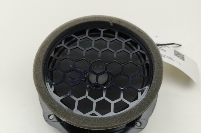 Difuzor ușă st&acirc;nga spate SKODA KAMIQ 2020 OEM: 3V0035411J 30974369