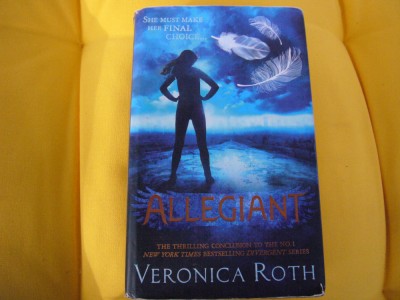 Allegiant - Veronika Roth foto