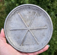 VECHE FARFURIE DECORATIVA DIN ZINC MASIV CU MOTIVE ASIATICE