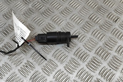 Motor rezervor lichid de parbriz BMW 3 F30, F80 2015 OEM: 7302589 | 31426501 foto