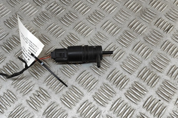 Motor rezervor lichid de parbriz BMW 3 F30, F80 2015 OEM: 7302589 | 31426501