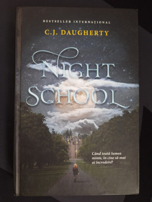 C.J. Daugherty - Night School foto