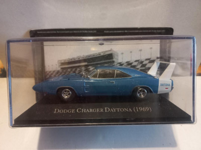 Macheta Dodge Charger Daytona - 1969 1:43 Muscle Car foto