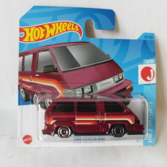 bnk jc Hot Wheels 2023 1986 Toyota Van 95/520