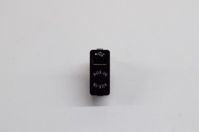 Port USB/AUX-In BMW i3 I01 2019 OEM: 9266607 14683032 foto