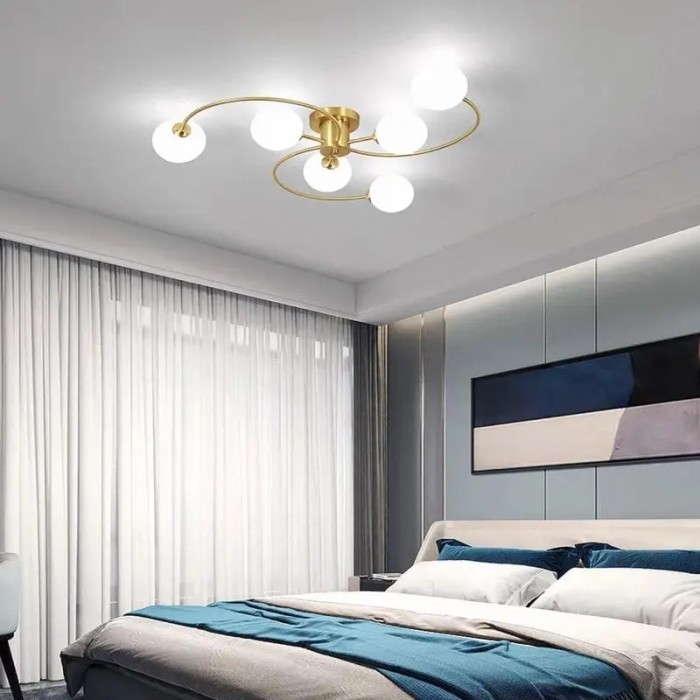 Lustra moderna, 6 brate, globuri albe din sticla, dulie E27, culoare corp auriu, diametru 80CM