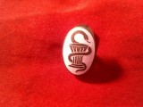Insigna studenteasca interbelica- Facultatea de Medicina , metal si email cu talpica inscriptionata ,h=1,8cm