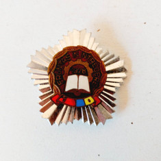 Insigna comunism Fruntas in intrecere 1978, Romania