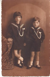 M1 G 12 - FOTO - Fotografie foarte veche - doi frati la fotograf - anii 1930