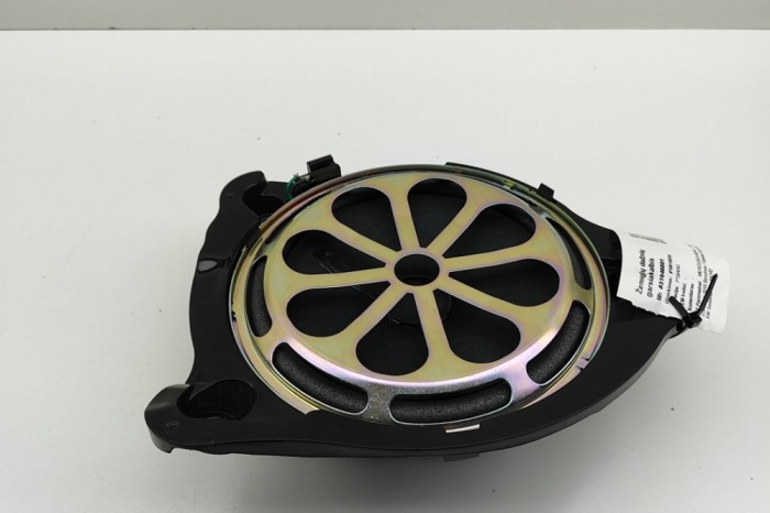 Subwoofer podea st&acirc;nga MERCEDES-BENZ C W205 2016 OEM: A2058201102 | 31646801