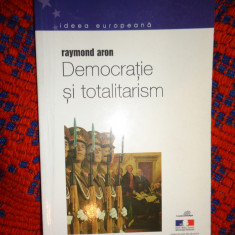 Democratie si totalitarism - Raymond Aron 277 pagini /cartea prezinta sublinieri