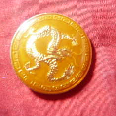 Insigna China - Dragon auriu , d= 2,5cm , metal si email