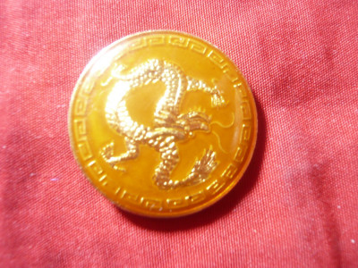 Insigna China - Dragon auriu , d= 2,5cm , metal si email foto