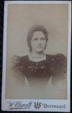 Fotografie tip CDV, Femeie in rochie de gala, inceput de secol XX