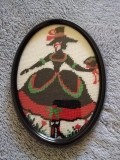 Tablou cusut brodat in rama ovala broderie manuala silueta de femeie in haine Rococo Crinolina