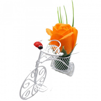 Aranjament Floral, Bicicleta Metal, Trandafir Portocaliu din Sapun in Cosulet foto