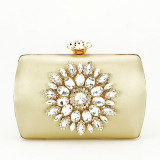 Cumpara ieftin Clutch elegant decorat cu brosa B-BRS-210 06 Auriu