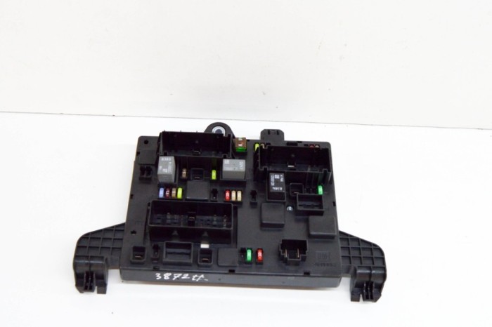 Modul panou de siguranțe OPEL ASTRA J 2012 OEM: 1110022AA,365927271,13302301 17743992
