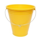 Galeata plastic hranire animale 10 L, galbena, cu maner metalic, inaltime 295 mm, diametru sus 295 mm, diametru jos 170 mm