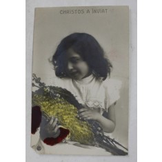 FELICITARE DE PASTE , FETITA CU BUCHET DE FLORI , FOTOGRAFIE TIP CARTE POSTALA , CLASICA , COLTUL DIN STANGA JOS LIPSA *