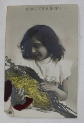 FELICITARE DE PASTE , FETITA CU BUCHET DE FLORI , FOTOGRAFIE TIP CARTE POSTALA , CLASICA , COLTUL DIN STANGA JOS LIPSA * foto