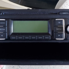 Radio MP3 original VW , FUNCTIONEAZA DAR NU AM CODUL LA EL .