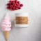 Lumanare parfumata handmade din ceara naturala de soia 100%, aroma Inghetata cu zmeura, Recipient ceramic alb, 150 g