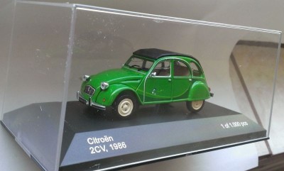 Macheta Citroen 2CV6 &amp;quot;I fly bleifrei&amp;quot; (1986) - WhiteBox 1/43 foto