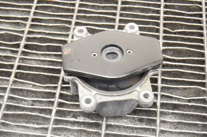 Suport motor dreapta JAGUAR I-PACE X590 2020 OEM: J9D3-7M121-AD 12164463