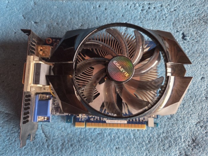 placa video GIGABYTE GV-N6400C-2GI - 2 Gb GDDR3 - 128 biti