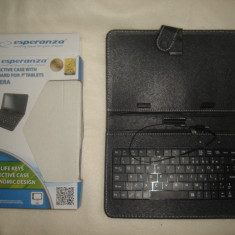 HUSA DE TABLETA CU TASTATURA 7 INCH NOUA