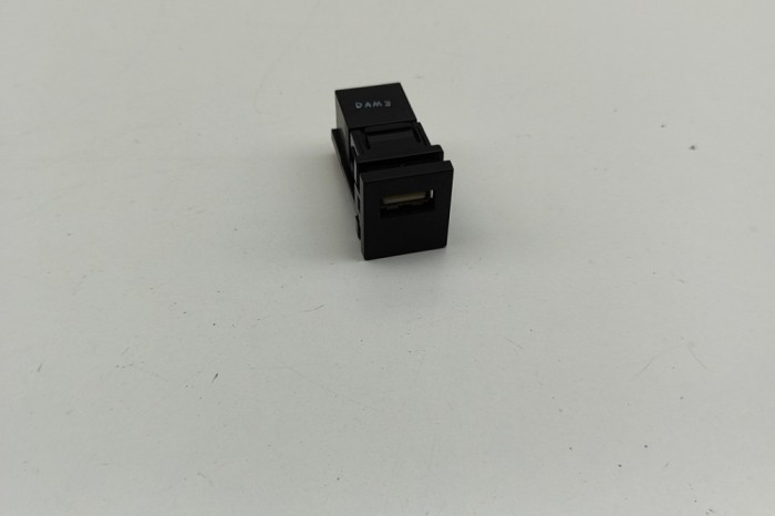 USB TOYOTA YARIS CROSS MXP_ 2021 OEM: 86190-12070 31280192