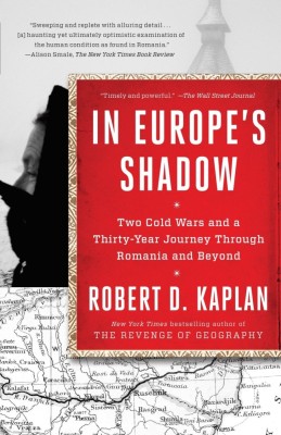 In Europe&amp;#039;s Shadow: Two Cold Wars and a Thirty-Year Journey Through Romania and Beyond foto