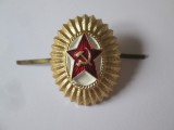 URSS cuc/semn de arma cascheta ofiter Armata Rosie anii 80,dimensiuni:36 x 28 mm