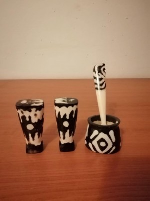 Set pentru condimente solnita din os Africa arta tribala africana Batik Bone foto