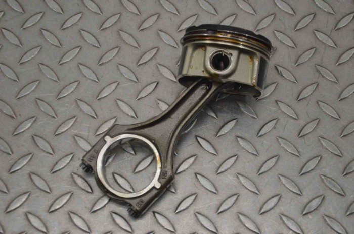 Piston PORSCHE 911 991 2017 OEM: 400A4739