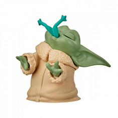 Figurina Star Wars Baby Yoda, Froggy Snack, F12205l00, 6 cm