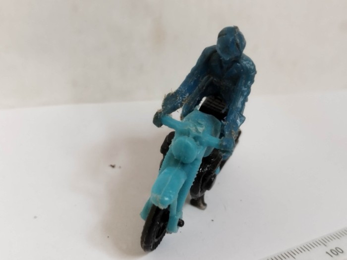 bnk jc Romania - figurine de plastic - motocicleta cu motociclist