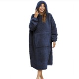 Patura cu maneci, tip Hanorac, cu gluga si buzunar cangur, Flanel 250g/mp 135 cm, Albastru, ideal pentru a te inveli de frig